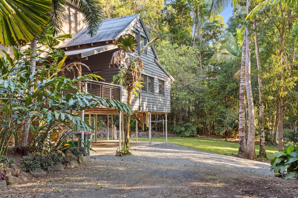 Retreat - Rainforest Pool Firepit Villa in Kuranda