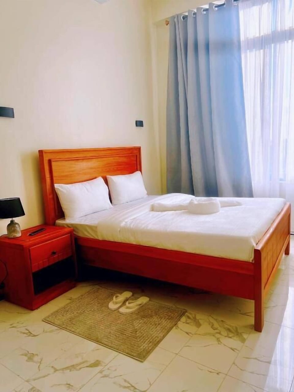 WiFi (free), bed sheets