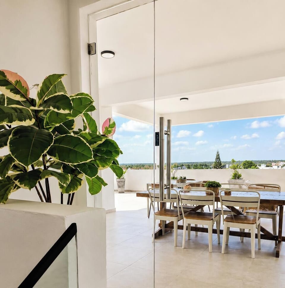 Comfort Condo, Balcony, Beach View | Interior