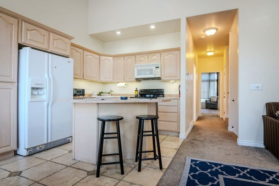 Full kitchen