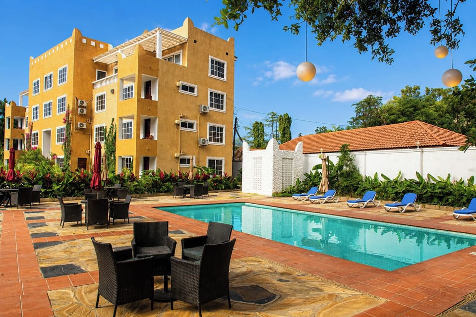 Outdoor pool, open 8:00 AM to 10:00 PM, pool umbrellas