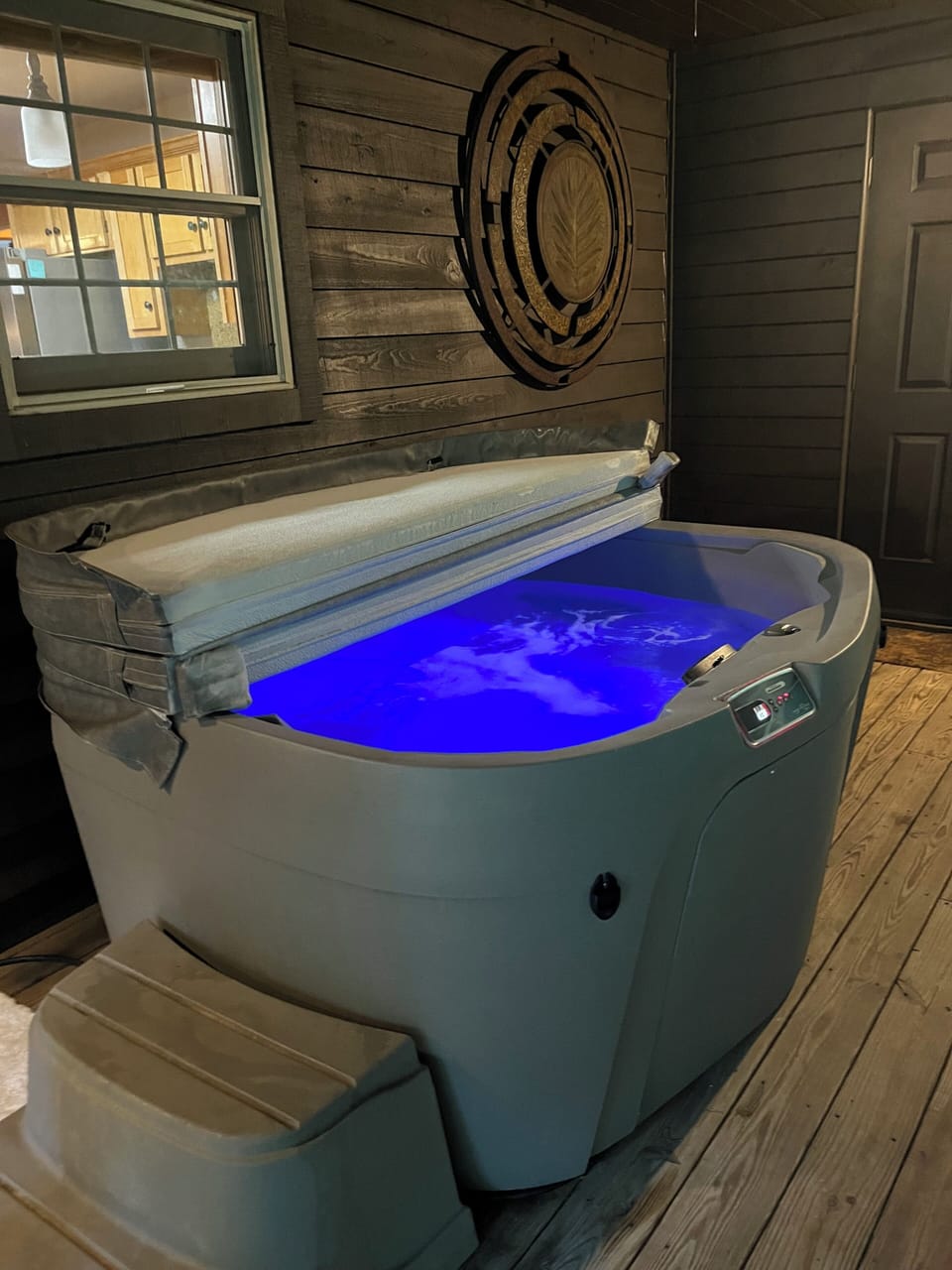 Indoor spa tub