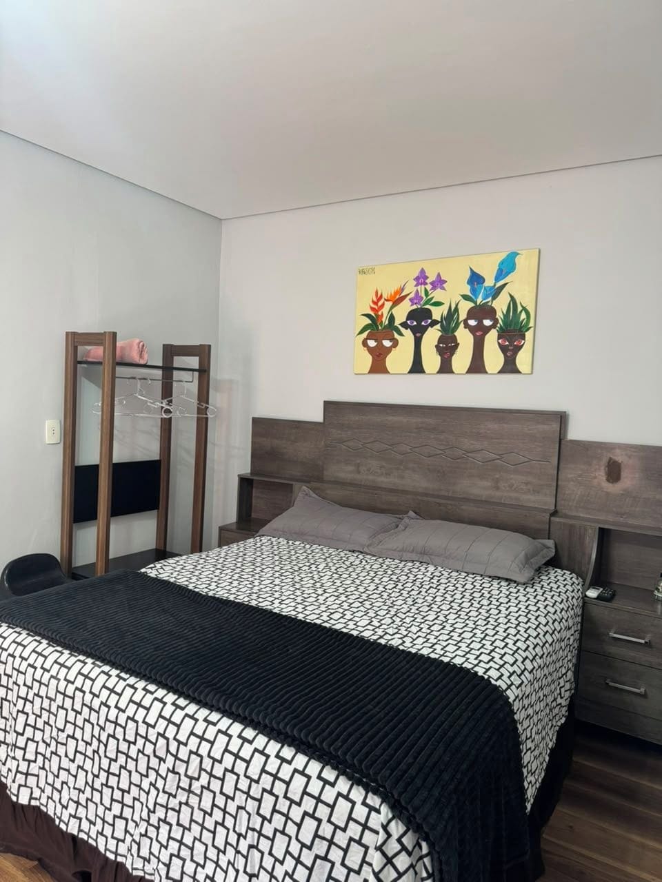Basic Suite | Desk, laptop workspace, iron/ironing board (on request), WiFi (free)