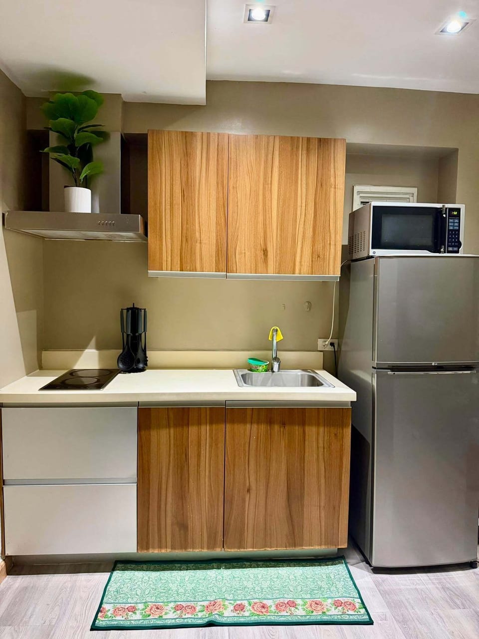 Comfort Loft, Bay View | Private kitchen | Fridge, microwave, stovetop, dishwasher