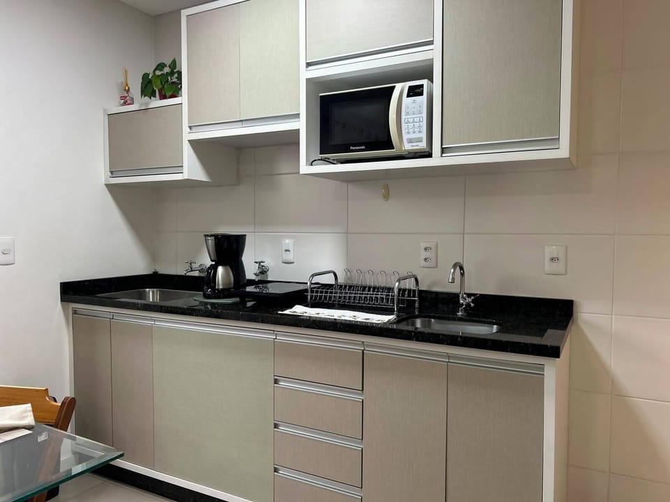 Comfort Apartment, City View | Private kitchen