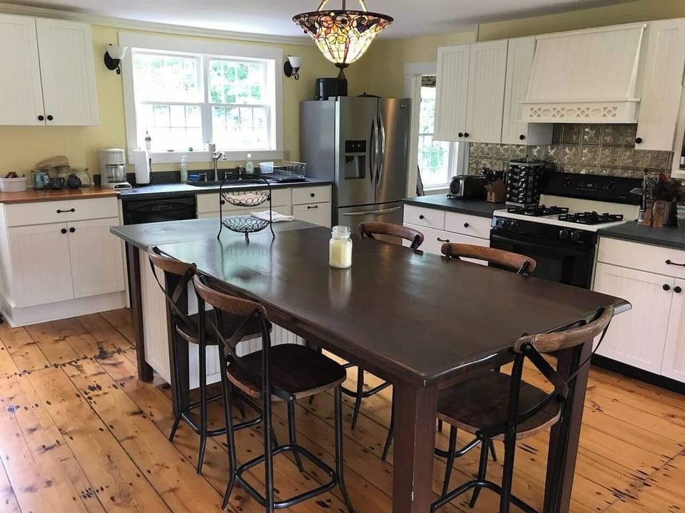Custom island makes great in eat-in kitchen