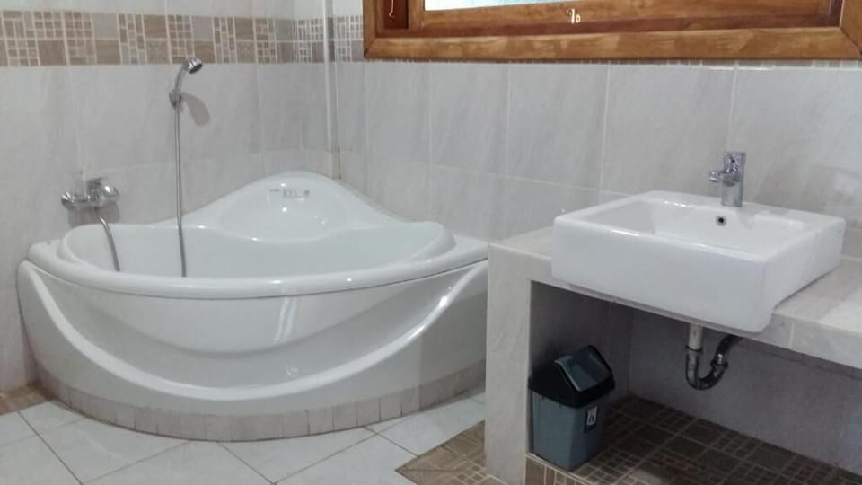 Shower, towels