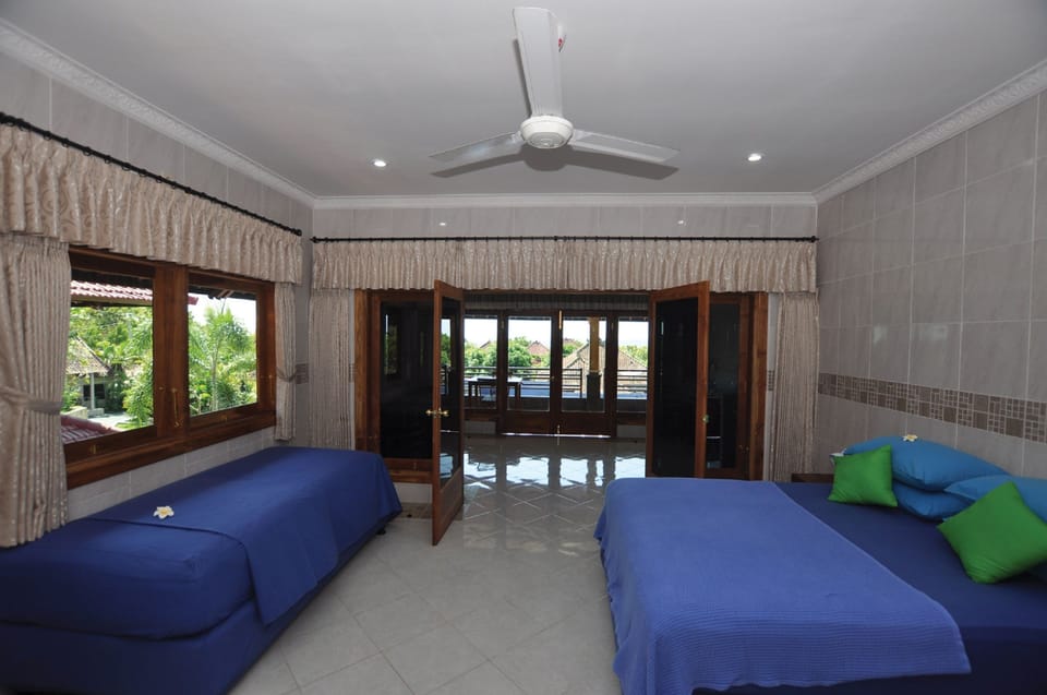 In-room safe, laptop workspace, bed sheets