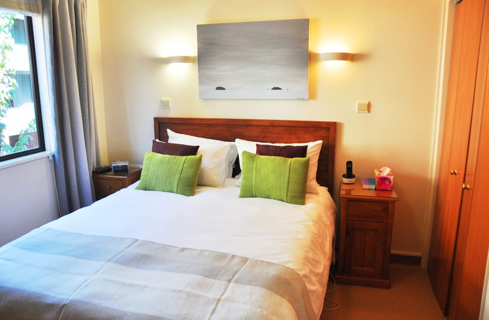 Executive Townhome, 3 Bedrooms, Courtyard View | Iron/ironing board, WiFi (free)