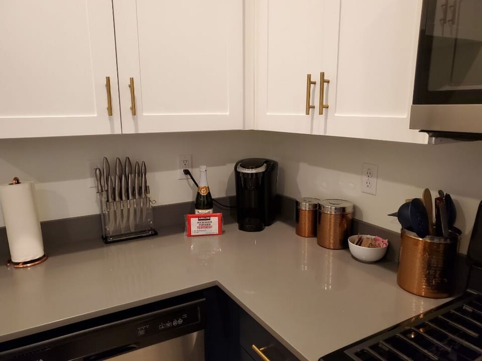 Keurig coffee maker w/ k-cups, knives and cooking utensils. 