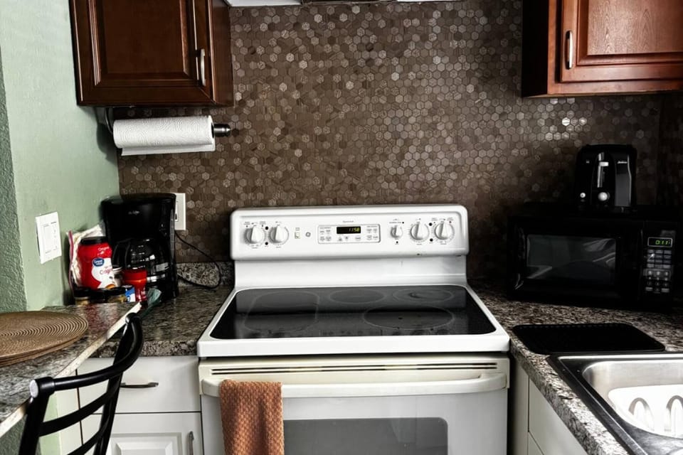 Apartment, 2 Bedrooms | Private kitchen