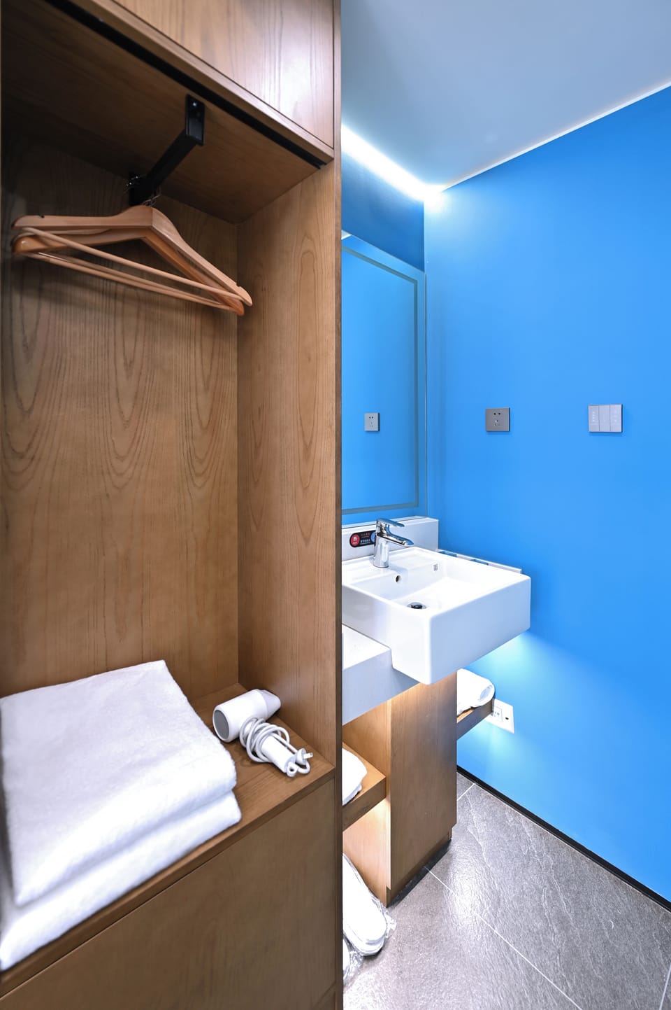 Superior Double Room, Lake View | Bathroom | Shower, hair dryer, towels, soap