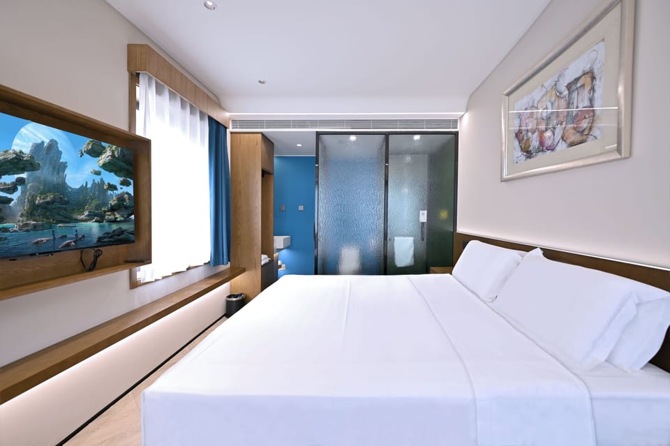 Superior Double Room, Lake View | Desk, laptop workspace, blackout drapes, iron/ironing board (on request)