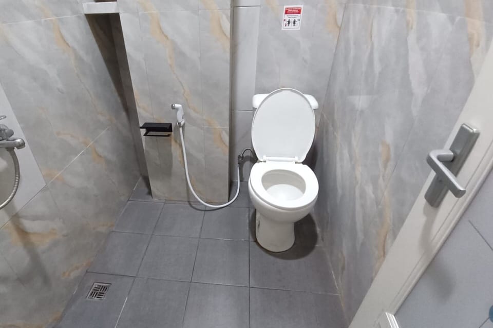 Deluxe Double Room | Bathroom | Shower, towels