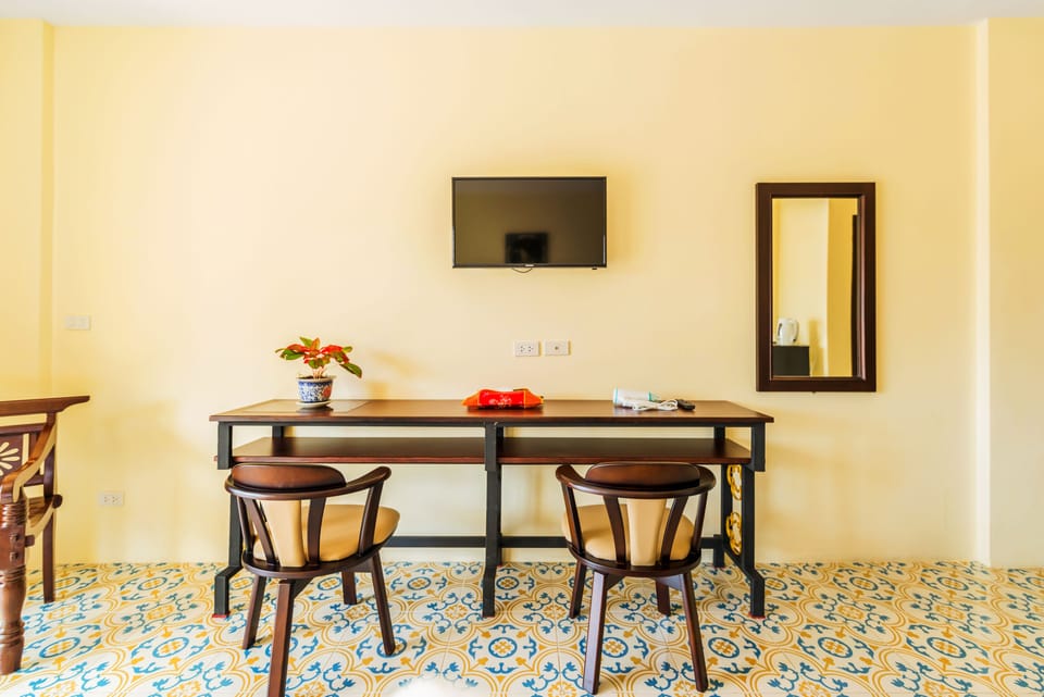 Deluxe Double Room, 1 Bedroom, City View | Minibar, desk, free WiFi, bed sheets
