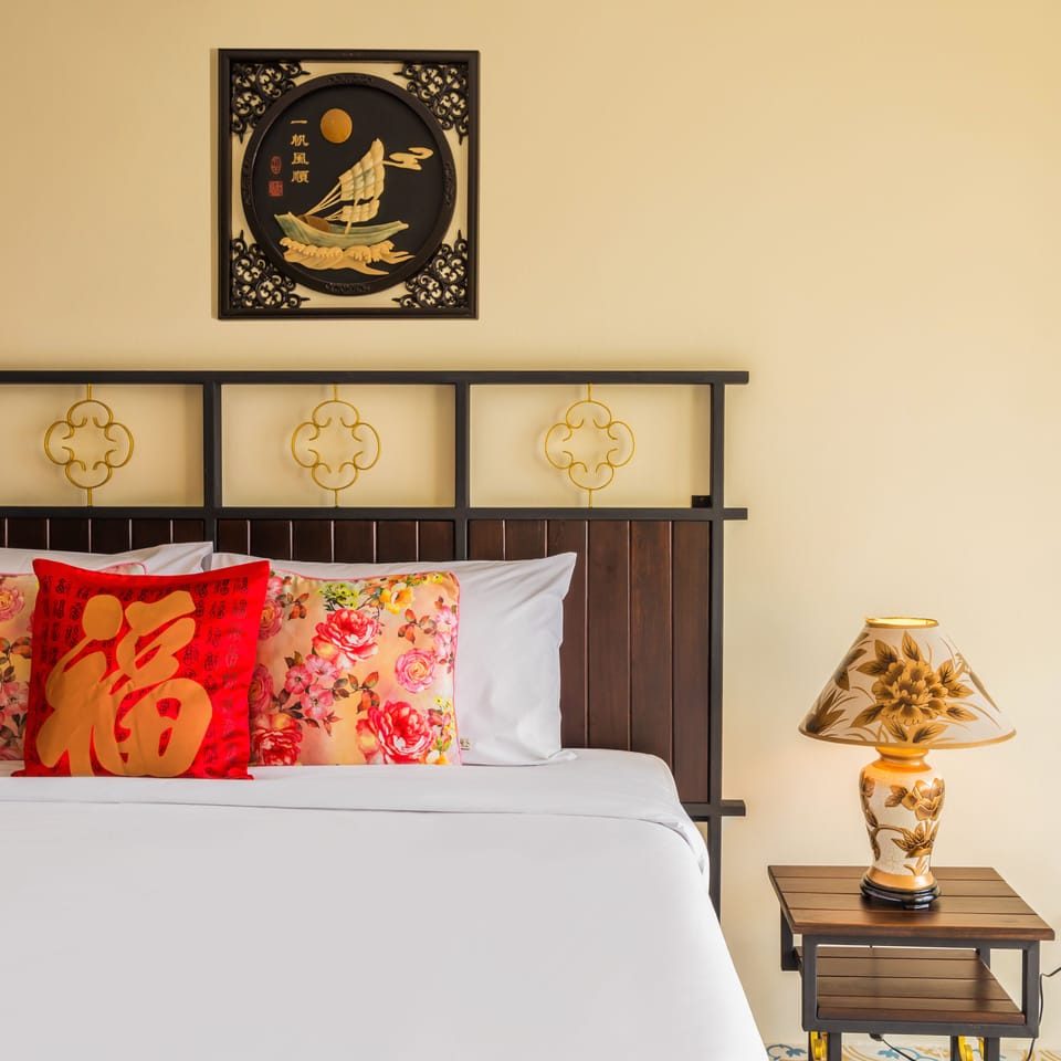 Deluxe Double Room, 1 Bedroom, City View | Minibar, desk, free WiFi, bed sheets