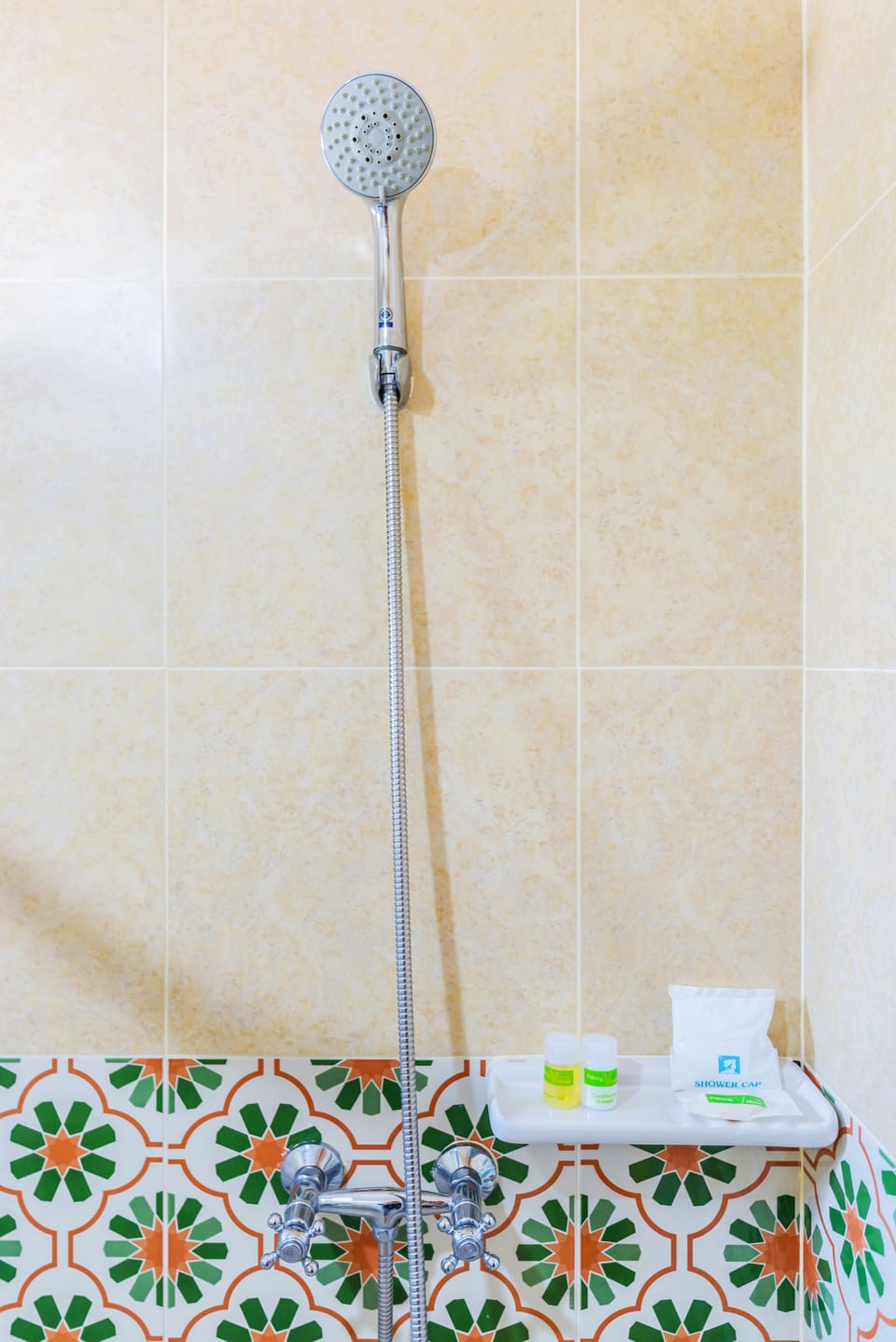 Superior Room, 1 Double Bed | Bathroom | Shower, free toiletries, hair dryer, towels
