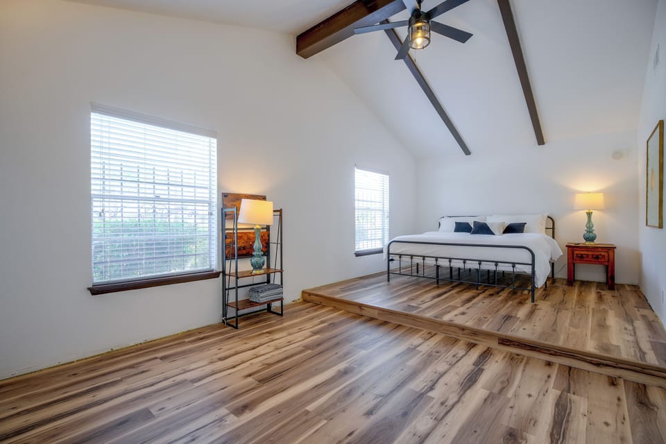 Bedroom 1 | King Bed