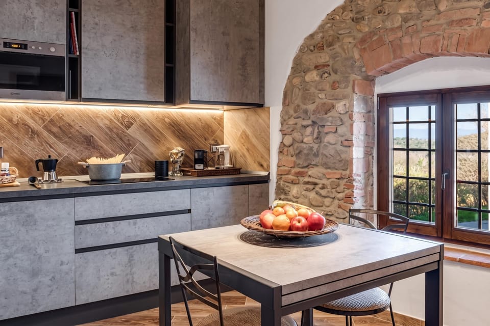 Family Apartment, 3 Bedrooms, Refrigerator & Microwave (Luxury Chianti Road - 3BR Free) | Private kitchen