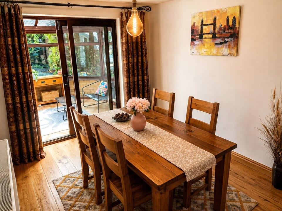 Dining Table for 4 or 6 People