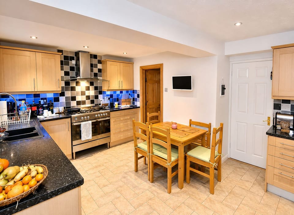 Kitchen, cooker, toaster, microwave, air fryer, bean coffee machine