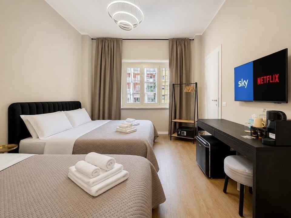 Superior Room | In-room safe, desk, soundproofing, WiFi (free)