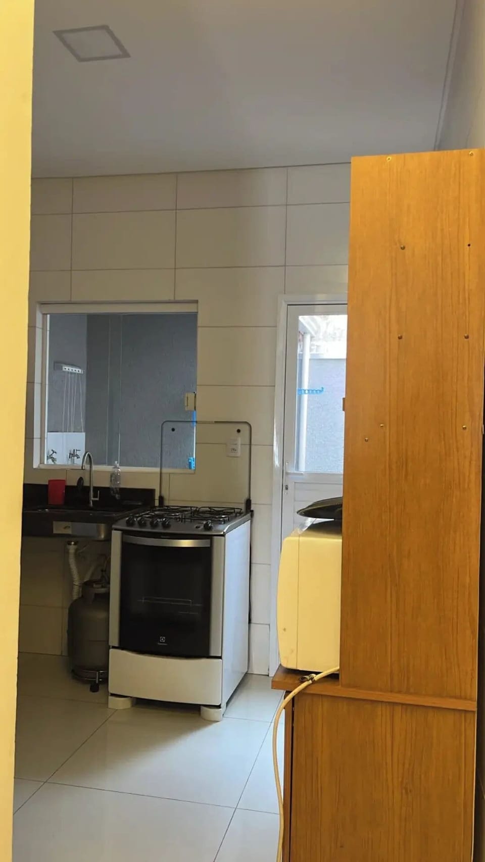 Oven, stovetop, cookware/dishes/utensils