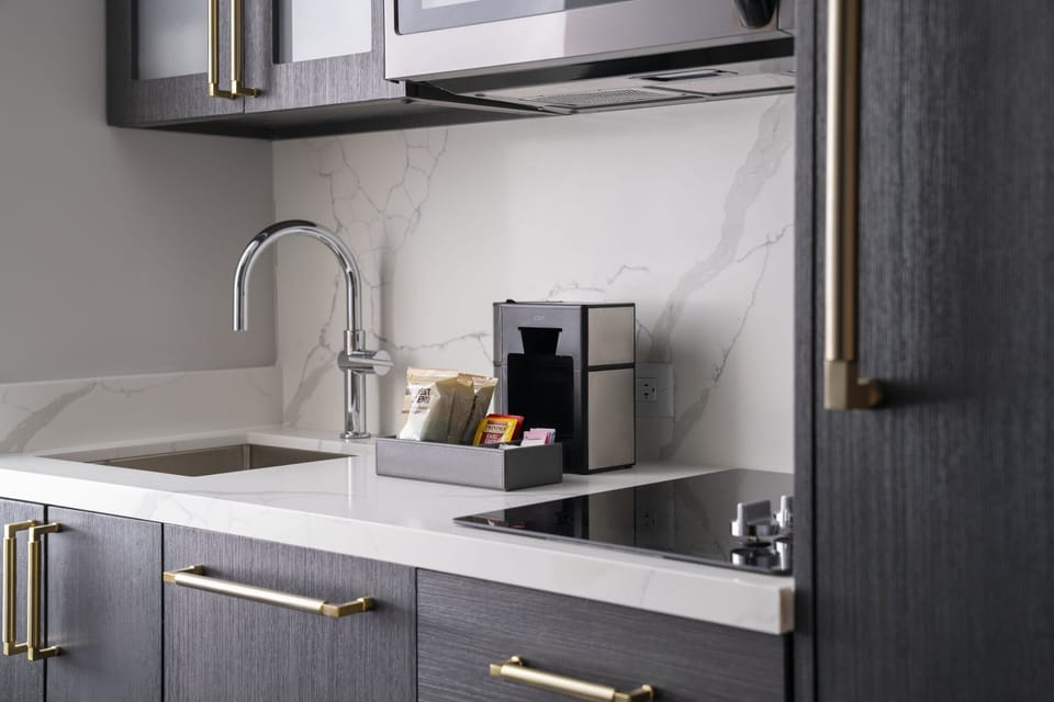 Premium bedding, in-room safe, desk, laptop workspace