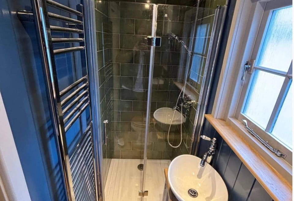 Shower, towels
