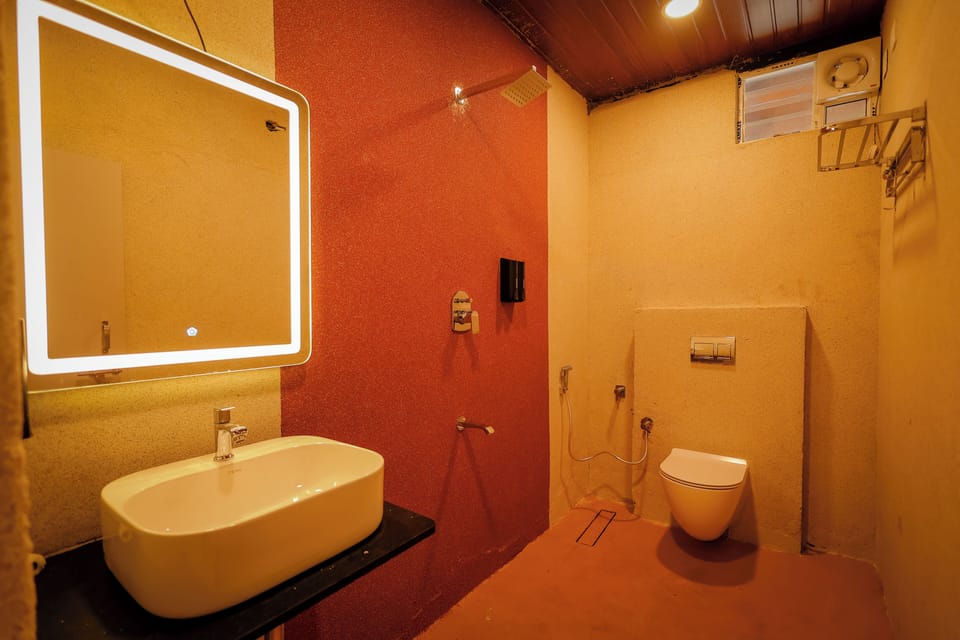 Deluxe Room | Bathroom | Shower, toilet paper
