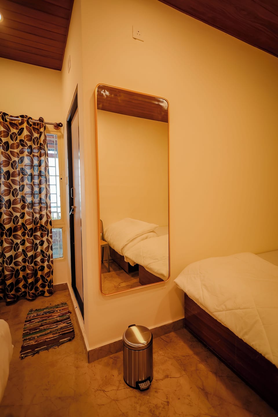 Deluxe Room | Desk