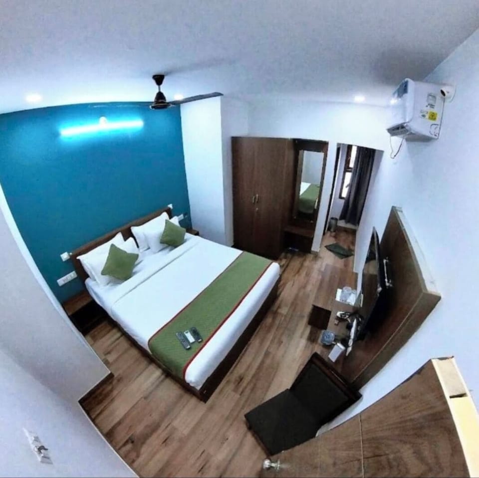 Deluxe Double Room | Desk, laptop workspace, WiFi (free)