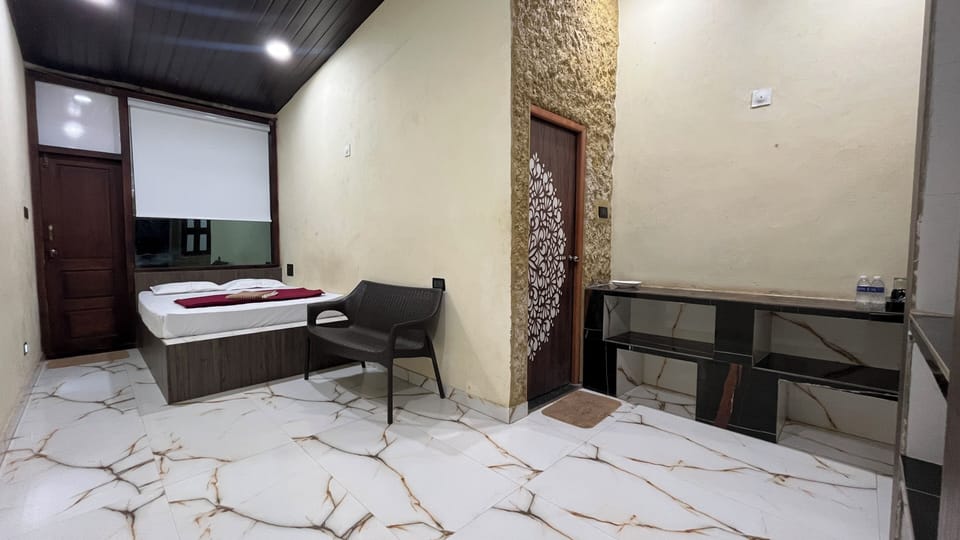 Deluxe Double Room, Balcony, Sea View | In-room safe, soundproofing, iron/ironing board (on request)
