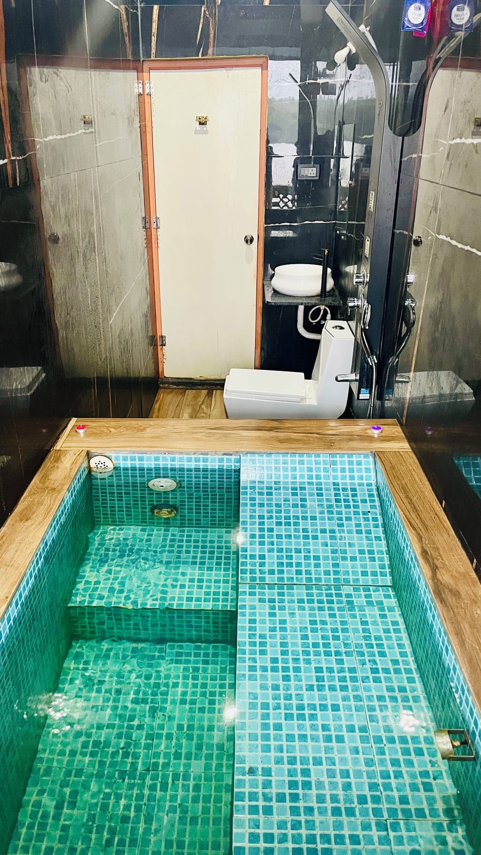 Deluxe Double Room, Balcony, Sea View | Bathroom | Shower, free toiletries, towels, soap