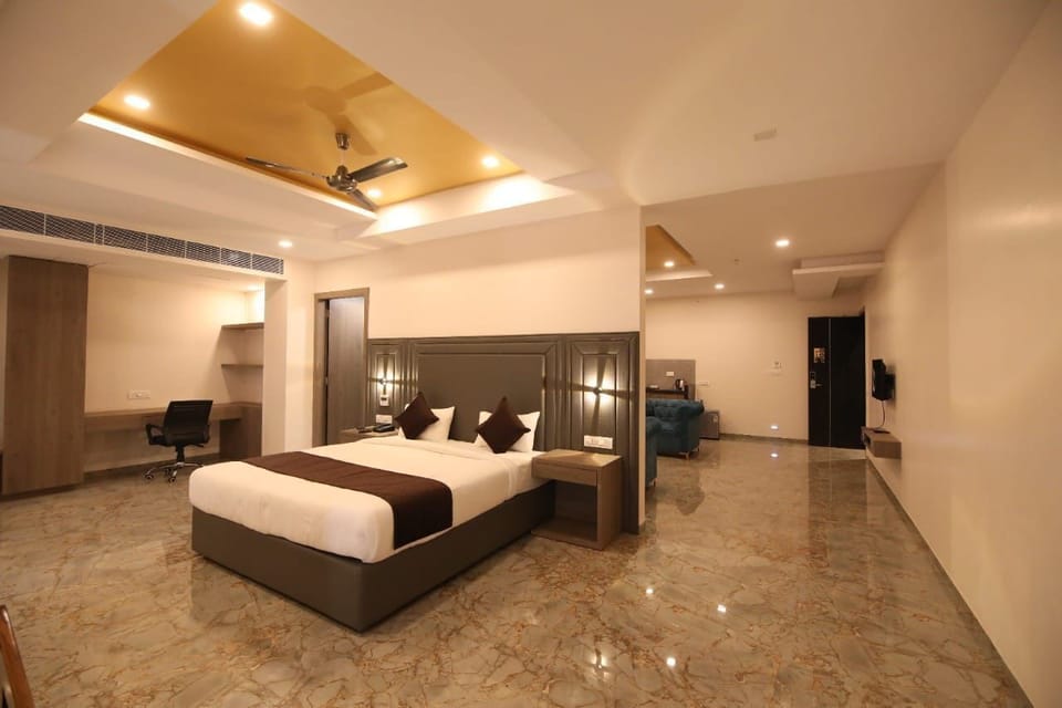 In-room safe, desk, laptop workspace, blackout drapes