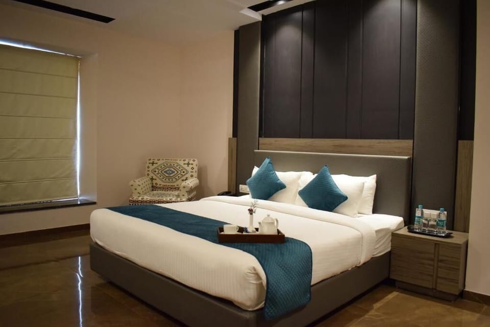 In-room safe, desk, laptop workspace, blackout drapes