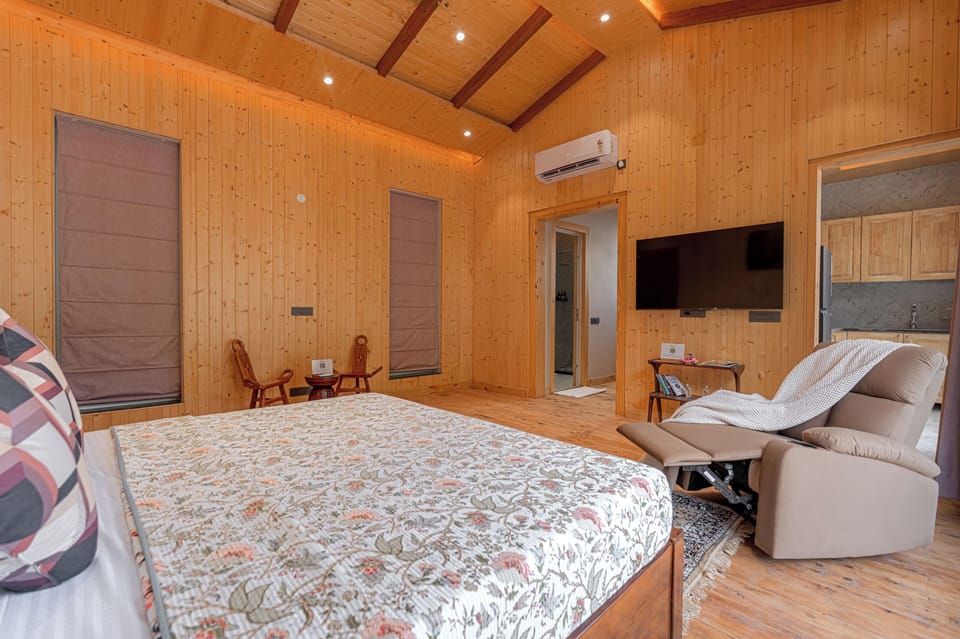 Deluxe Villa | Iron/ironing board, WiFi (free)