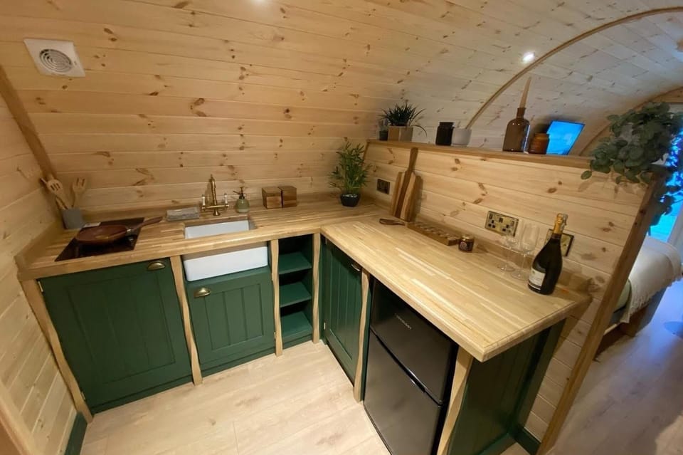Fridge, microwave, stovetop, electric kettle