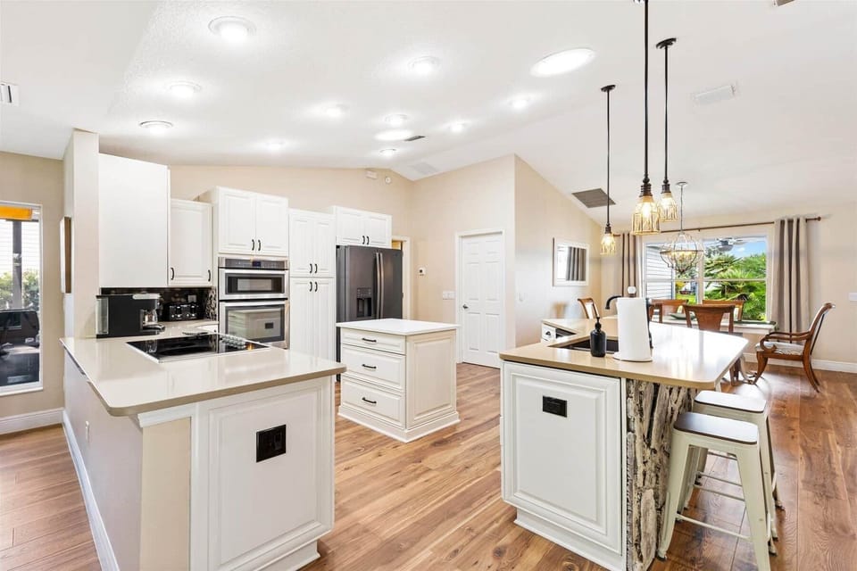 Large kitchen for your family gatherings
