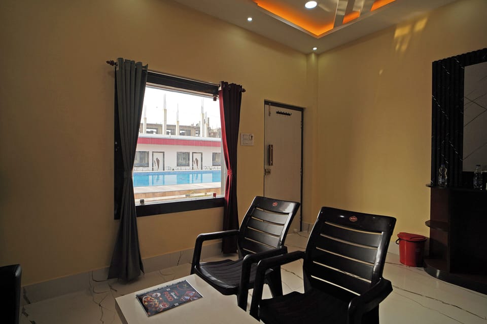 Classic Cottage, Balcony, City View | Living area | 25-inch LED TV with cable channels