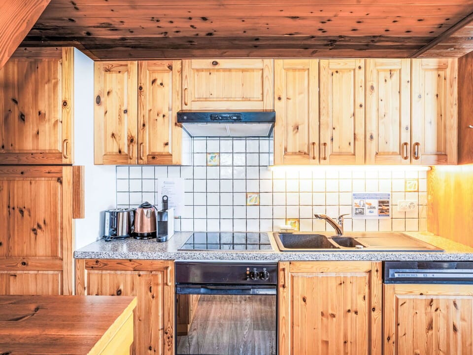 Wood, Kitchen, Cabinetry, Major Appliance, Wood Stain, Countertop, Freezing, Snow, Hardwood, Kitchen Appliance