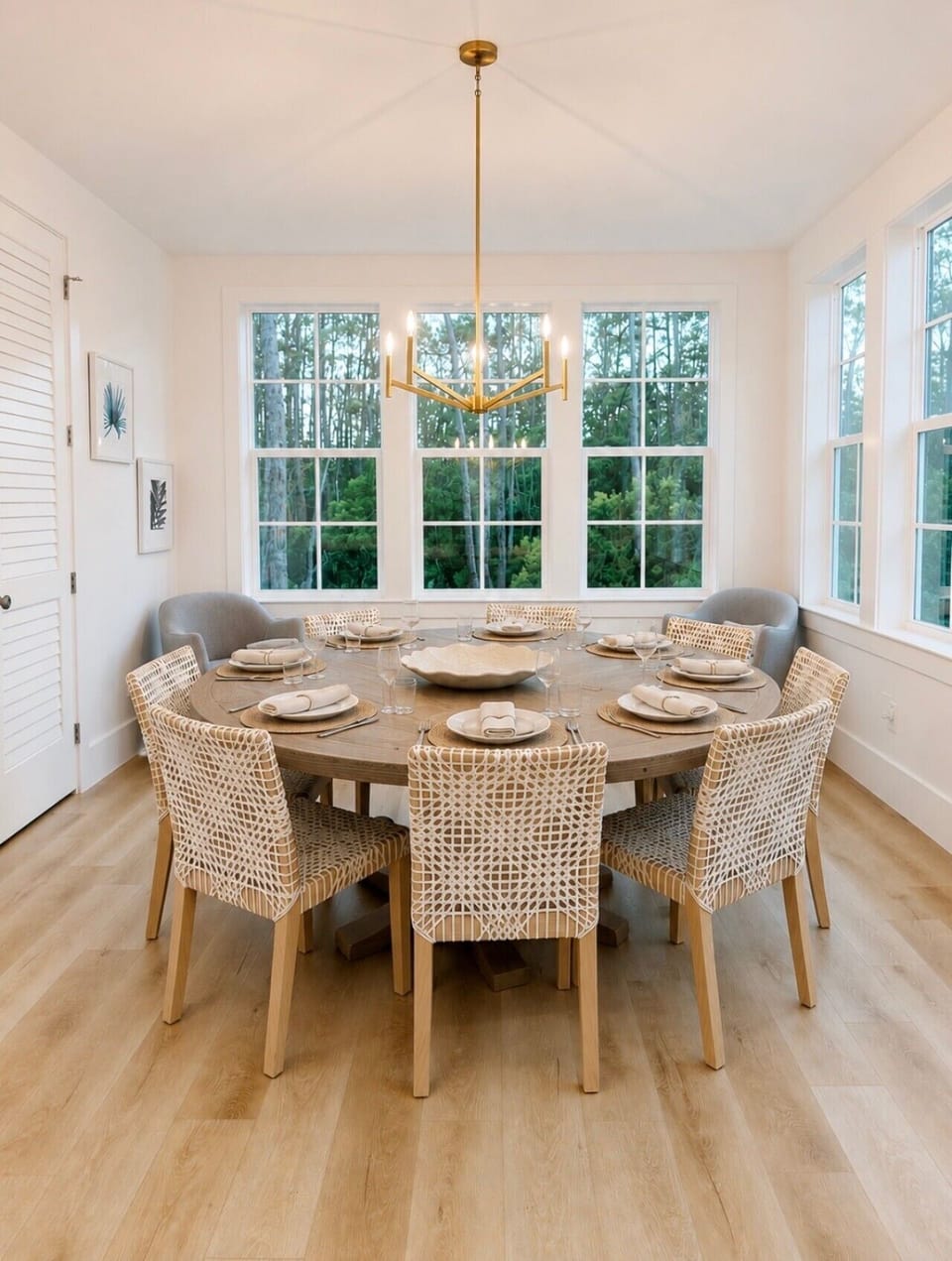 Enjoy a nice dinner around the large table while overlooking the sunset