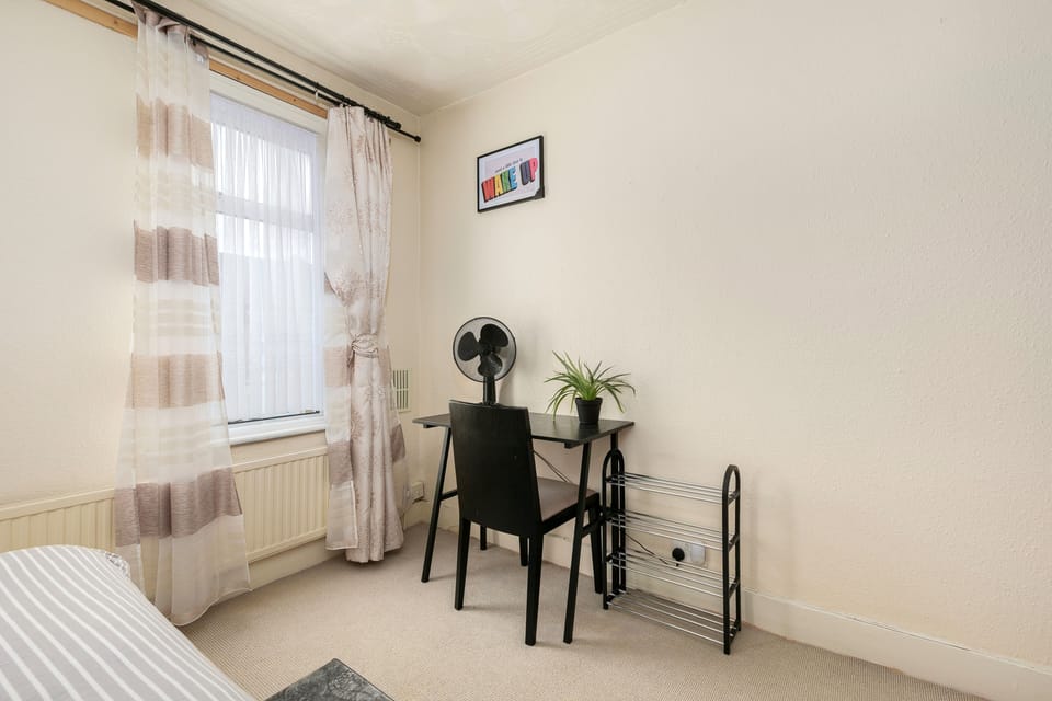 3 bedrooms, WiFi (free), bed sheets