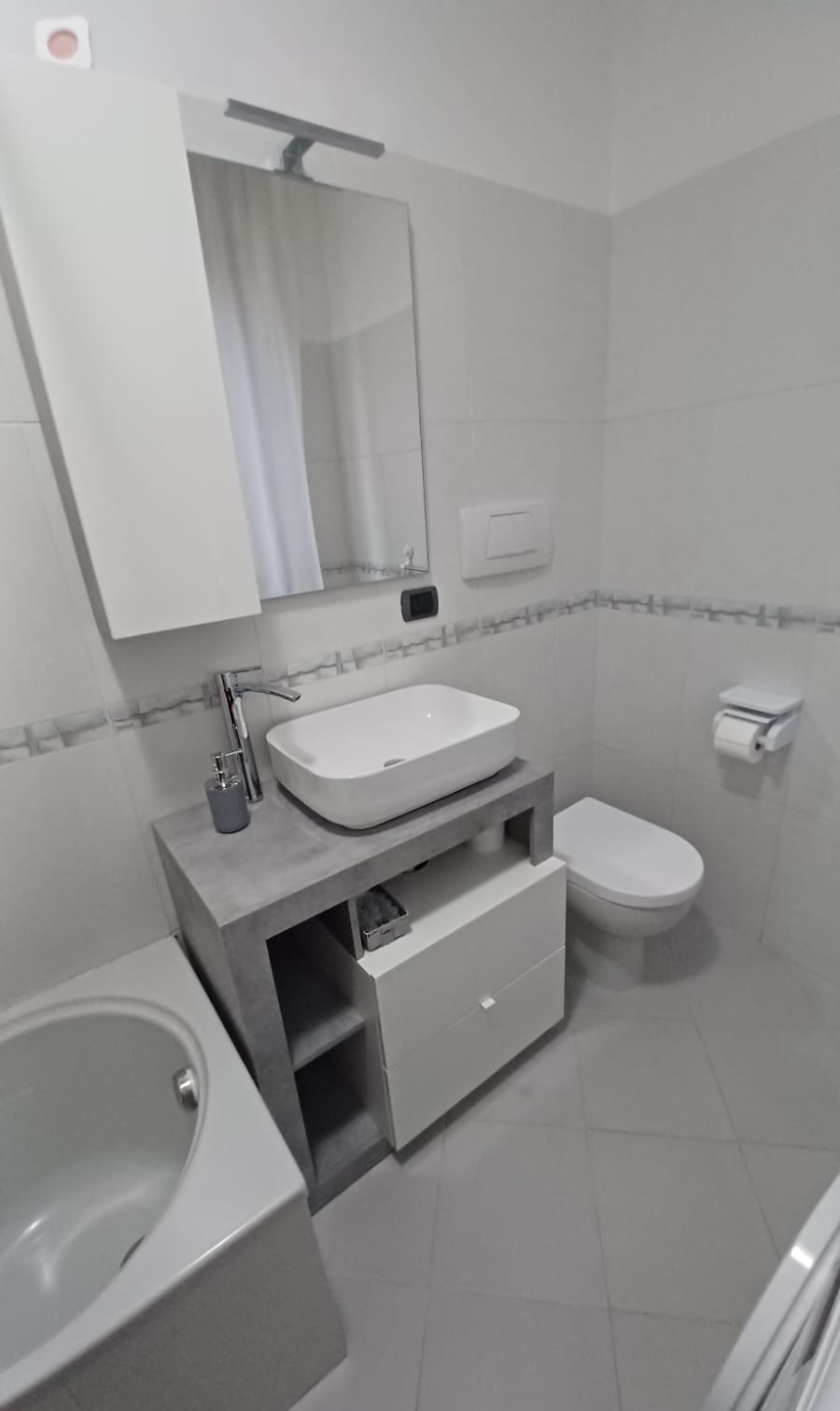 Two-room apartment just a few minutes from the Rho Fiera Milan exhibition center, ideal for families and working professionals Apartment in Rho