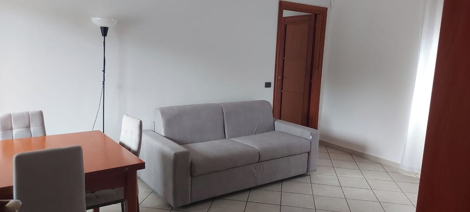 Two-room apartment just a few minutes from the Rho Fiera Milan exhibition center, ideal for families and working professionals Apartment in Rho