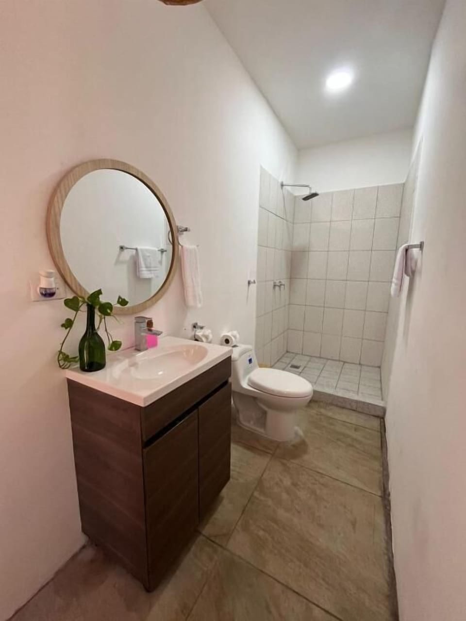GUARDABARRANCO | Bathroom | Shower, free toiletries, towels, soap