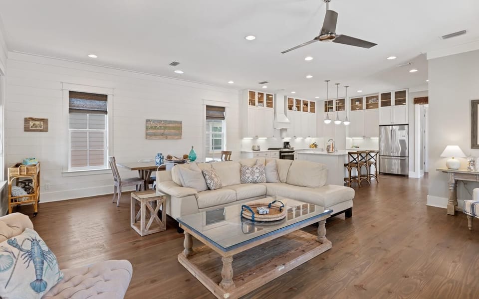 House, Multiple Beds (Pirate's Smile) | Living area