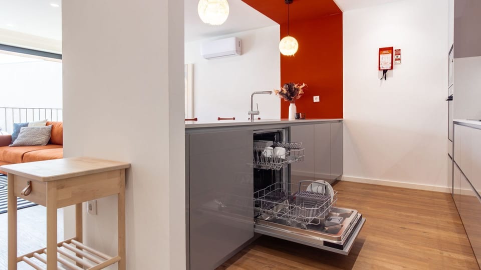 Enjoy the convenience of a fully equipped kitchen, including a modern dishwasher to handle cleanup, allowing you more time to savor your vacation moments. The sleek design and all-inclusive appliances make dining in a breeze. #ModernKitchen #DishwasherCon