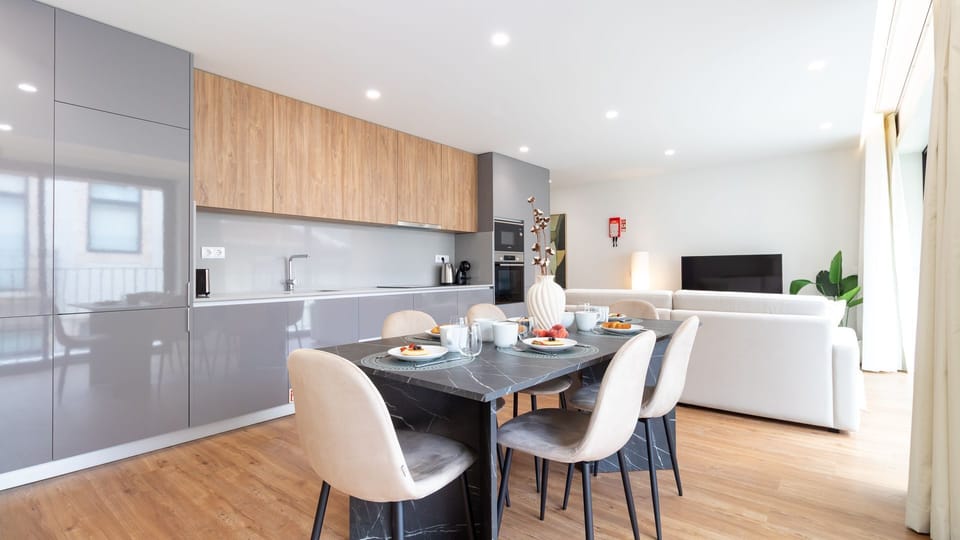 This spacious open-concept area is perfect for shared moments, from preparing meals in the well-appointed kitchen to enjoying them at the stylish dining table. You'll find everything you need for a comfortable and secure stay, with modern appliances and s