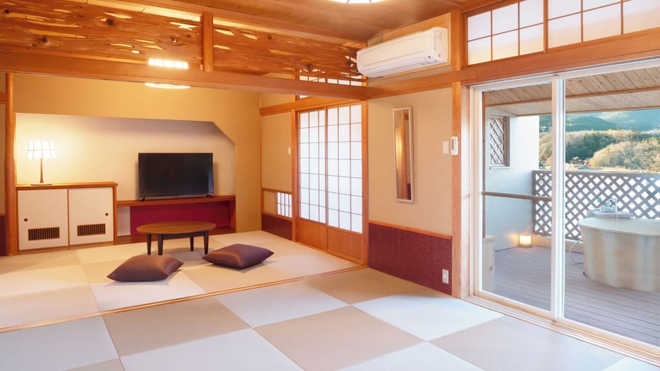 Superior Japanese Style 2-Room Room with Open-air Bath, Non-Smoking | In-room safe, desk, WiFi (free)